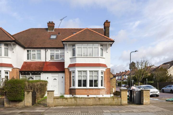 Renovated Garden apartment with private parking Anson Road, Willesden Green